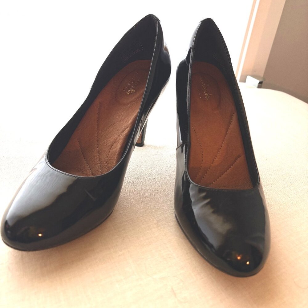 Black Clarks Pumps